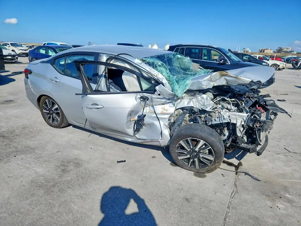 2025 NISSAN VERSA SV  
