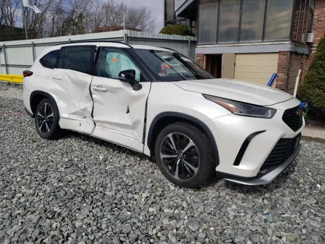 2021 TOYOTA HIGHLANDER XSE  