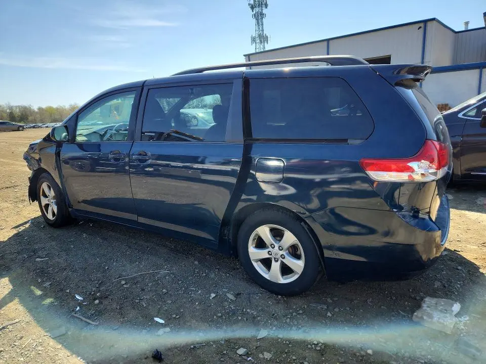 2011 TOYOTA SIENNA LE 8-PASSENGER  