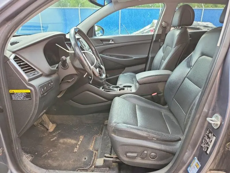 2016 HYUNDAI TUCSON SE  