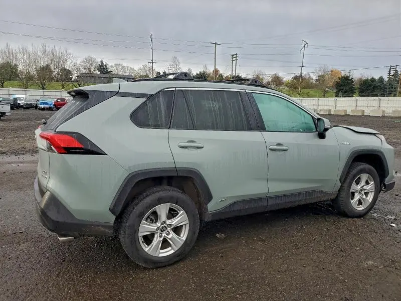 2020 TOYOTA RAV4 XLE  