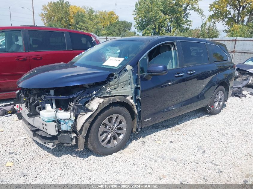 2021 TOYOTA SIENNA XLE