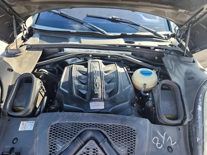 2016 PORSCHE MACAN S  