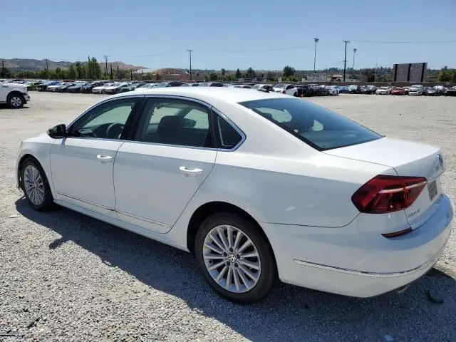 2017 VOLKSWAGEN PASSAT SE  