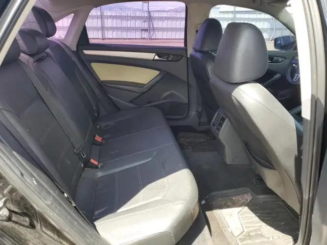 2013 VOLKSWAGEN PASSAT SE  