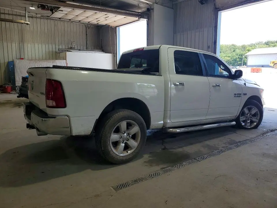 2016 RAM 1500 SLT  
