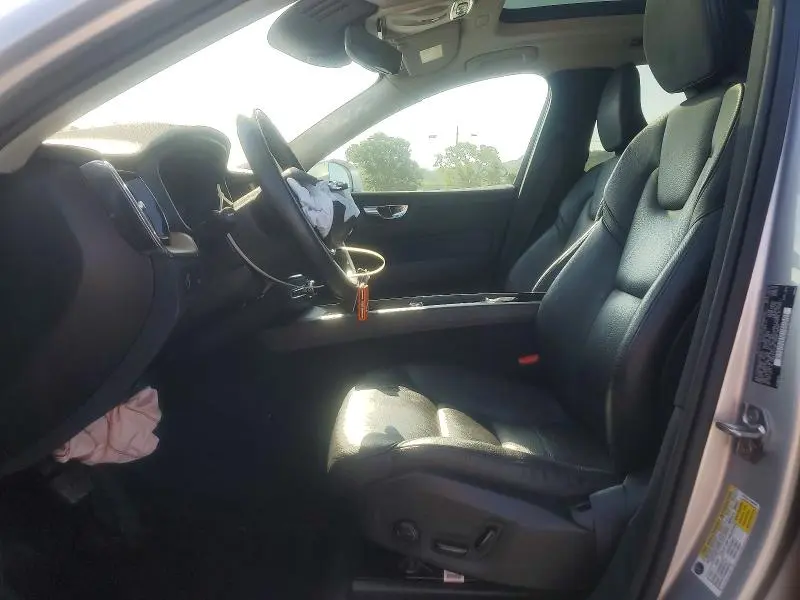 2021 VOLVO XC60 T5 MOMENTUM  