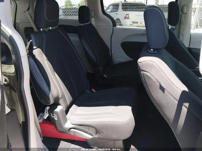 2020 CHRYSLER VOYAGER LX