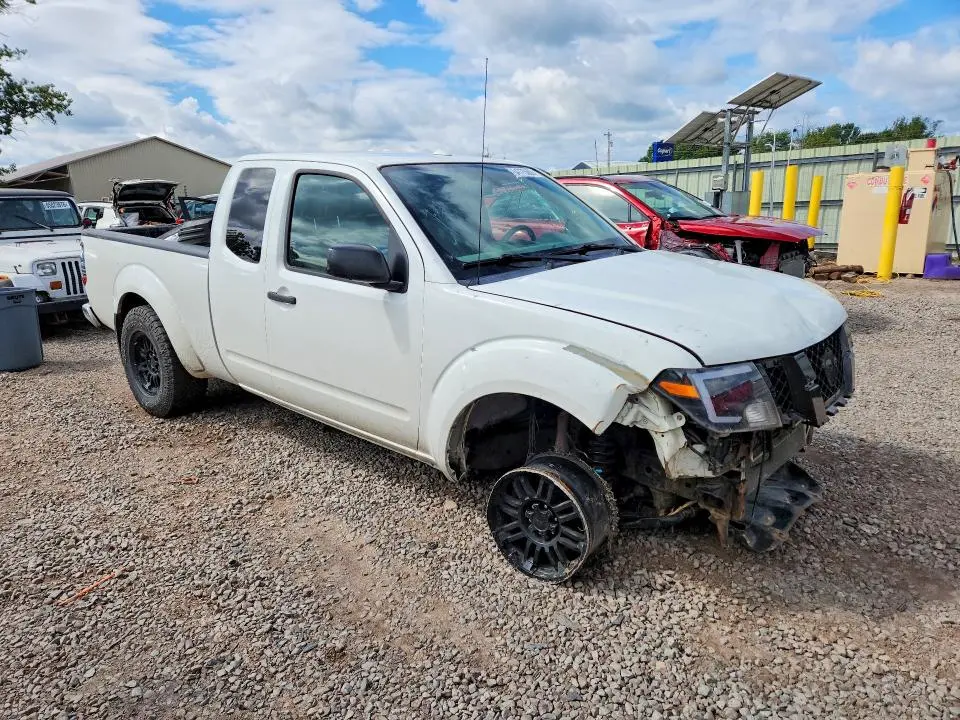 2017 NISSAN FRONTIER SV V6  
