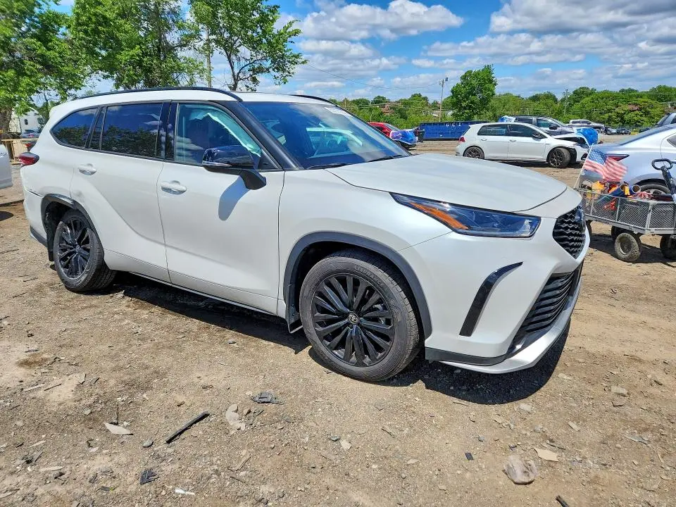2023 TOYOTA HIGHLANDER XSE  