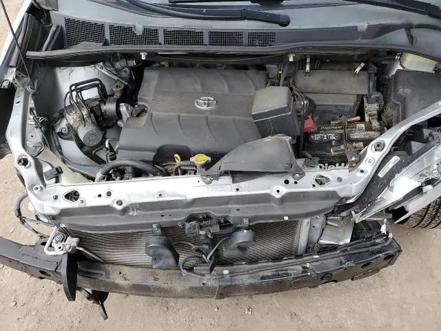 2015 TOYOTA SIENNA LE  