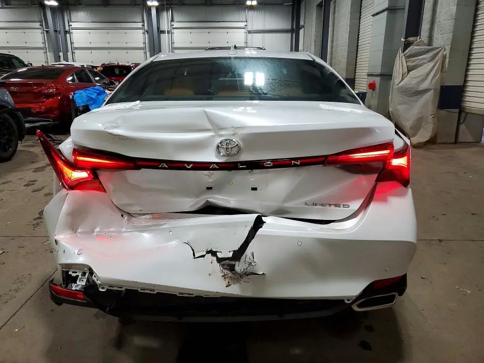 2020 TOYOTA AVALON LIMITED  