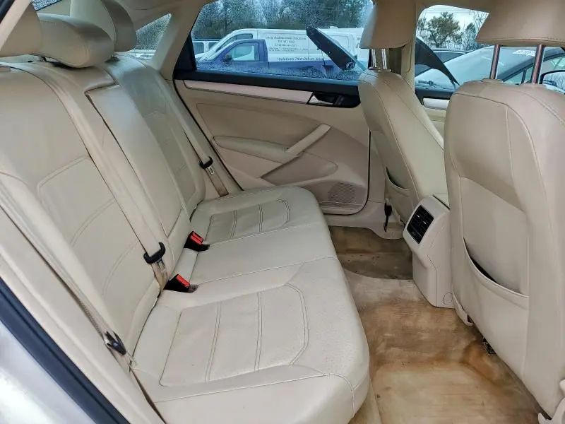 2013 VOLKSWAGEN PASSAT SE  