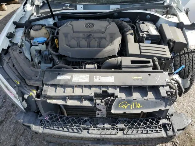 2018 VOLKSWAGEN PASSAT SE  