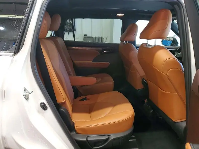 2020 TOYOTA HIGHLANDER PLATINUM  