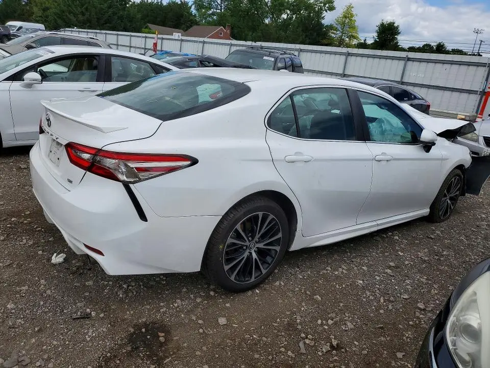 2018 TOYOTA CAMRY SE  