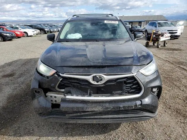 2022 TOYOTA HIGHLANDER XLE  