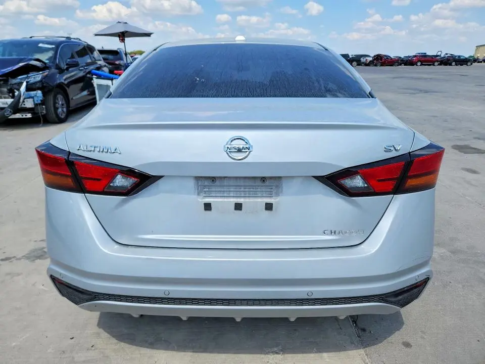 2022 NISSAN ALTIMA SV  