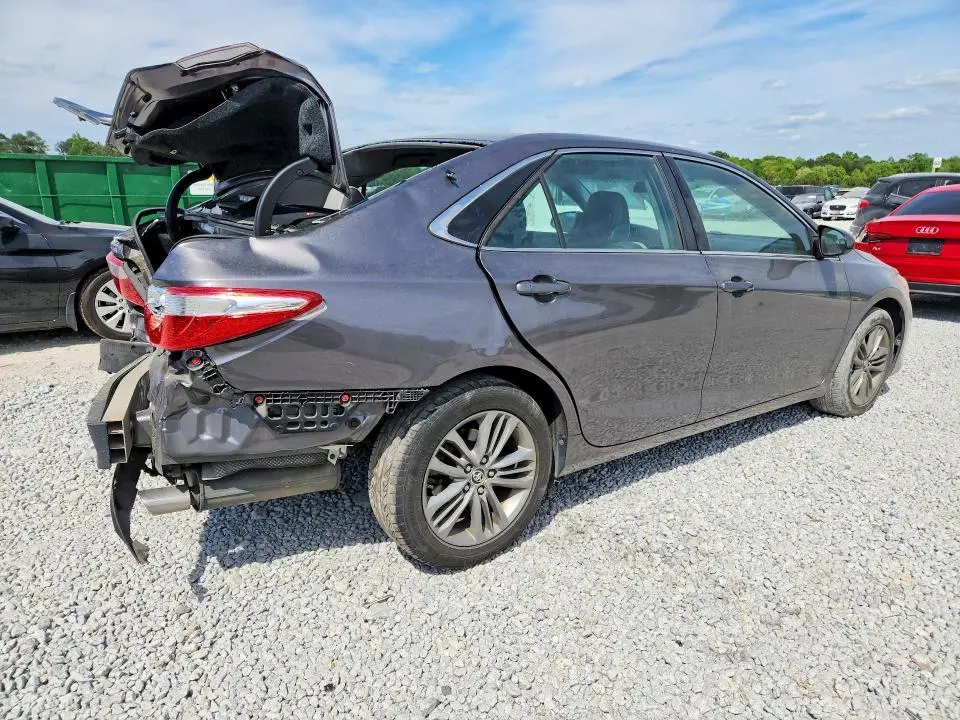 2015 TOYOTA CAMRY SE  