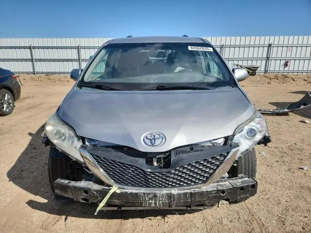 2017 TOYOTA SIENNA LE