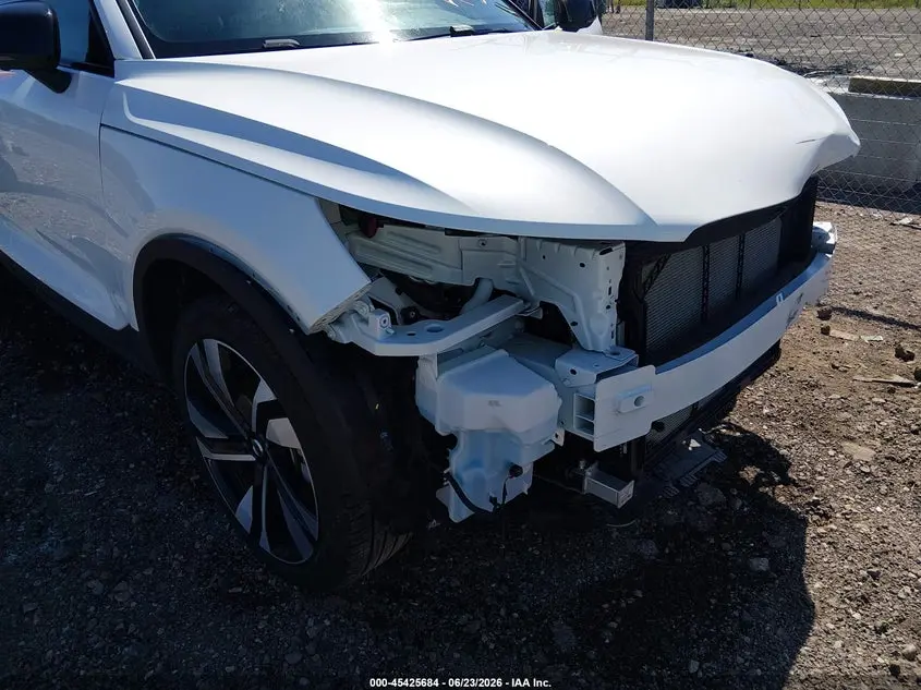 2025 VOLVO XC40 B5 PLUS DARK THEME