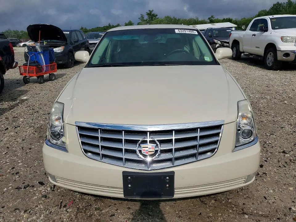 2011 CADILLAC DTS   