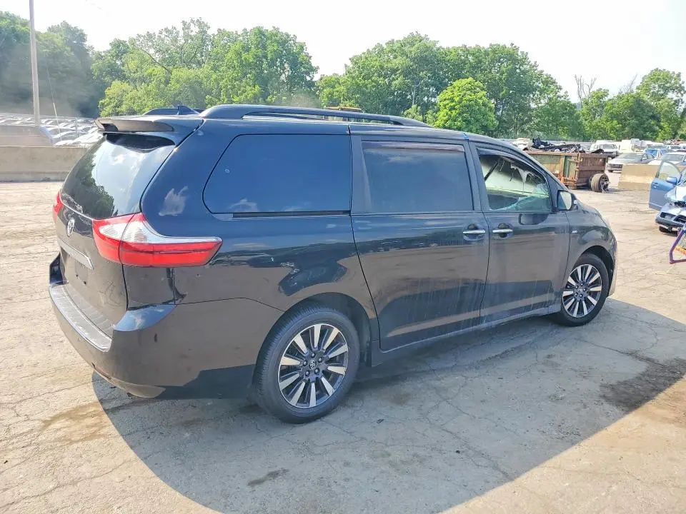 2019 TOYOTA SIENNA   