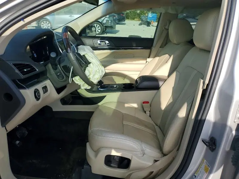 2016 LINCOLN MKT   