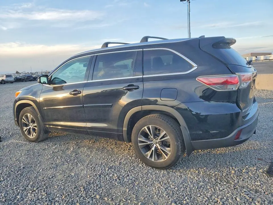 2016 TOYOTA HIGHLANDER XLE  