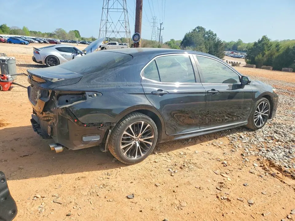 2018 TOYOTA CAMRY SE  