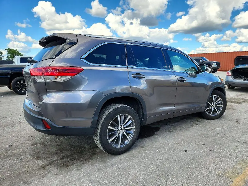 2018 TOYOTA HIGHLANDER XLE  