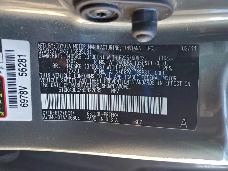 2011 TOYOTA SIENNA LE  