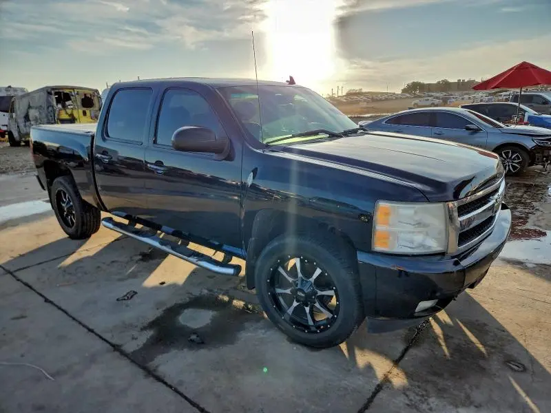 2011 CHEVROLET SILVERADO C1500 LTZ  