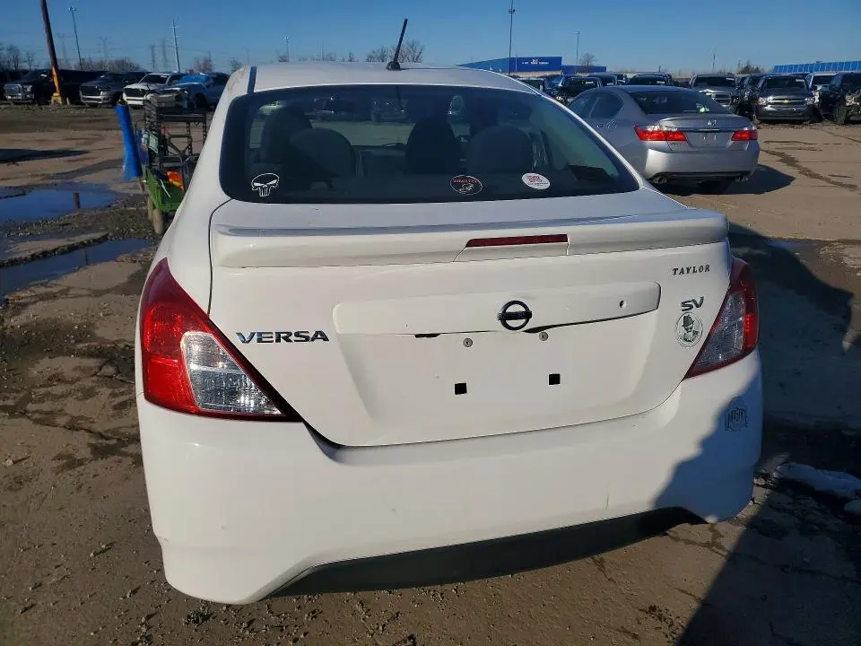 2019 NISSAN VERSA SV  