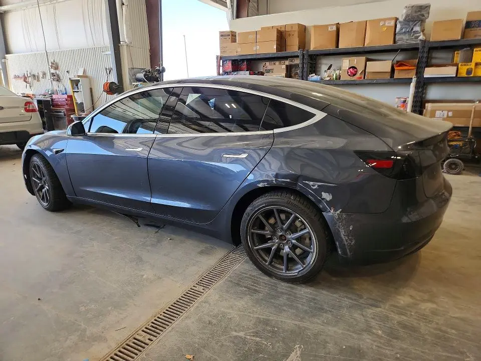 2018 TESLA MODEL 3   