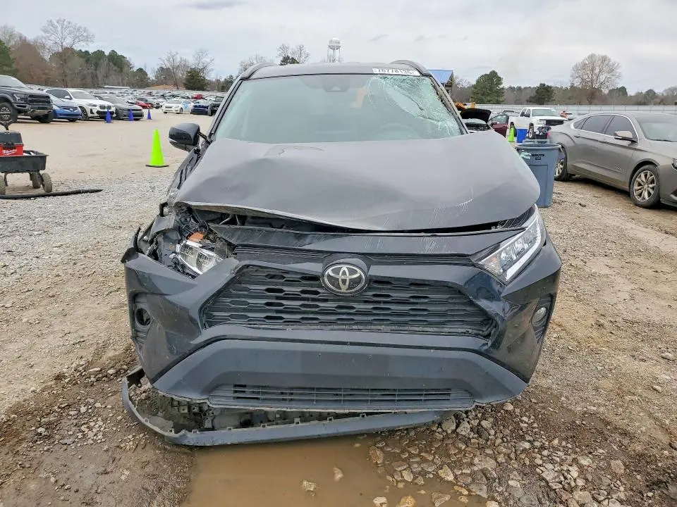 2021 TOYOTA RAV4 XLE  