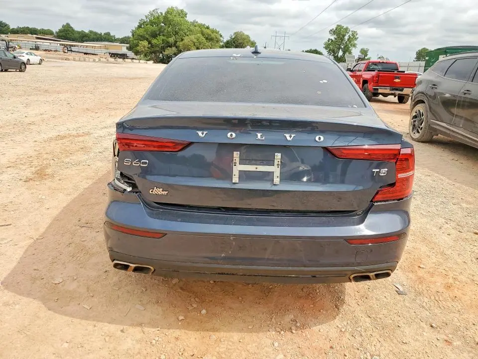 2020 VOLVO S60 T5 MOMENTUM  