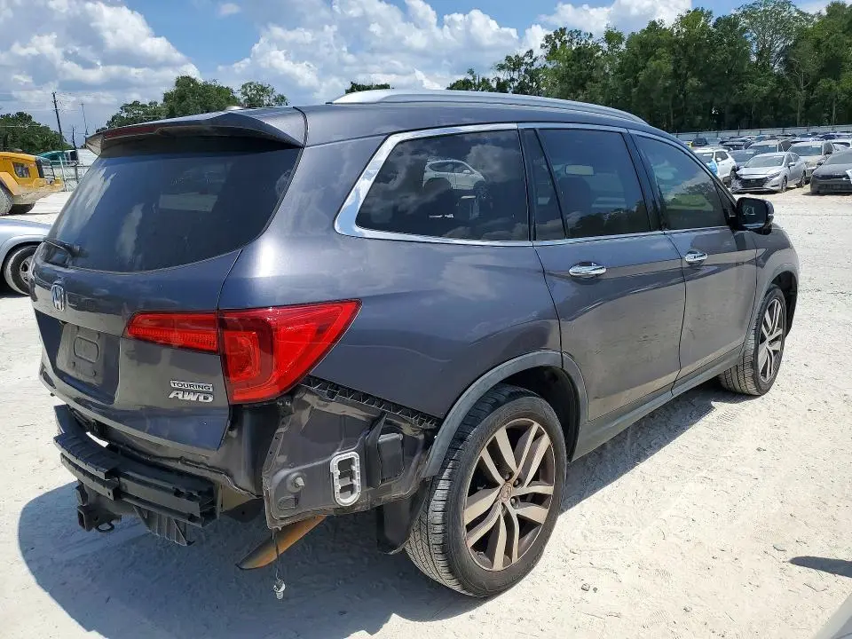 2017 HONDA PILOT TOURING  