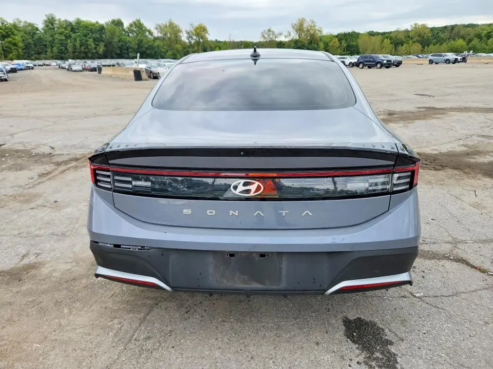 2025 HYUNDAI SONATA SE  