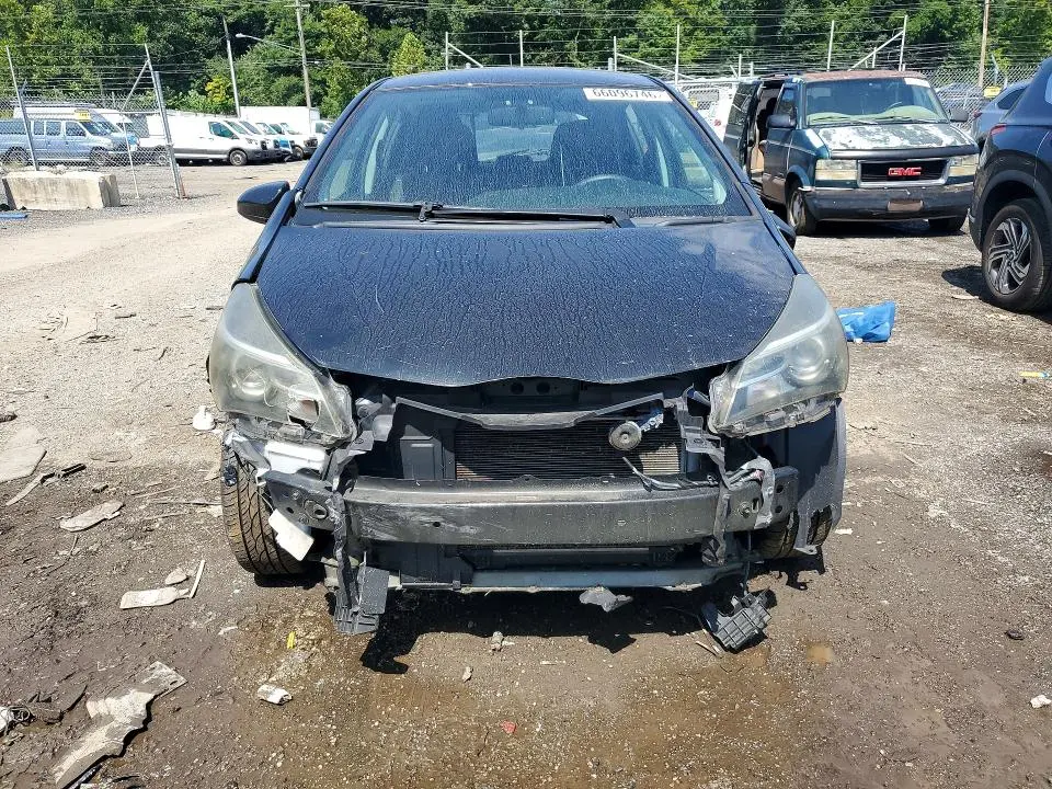 2015 TOYOTA YARIS 5-DOOR SE  