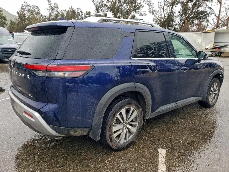 2022 NISSAN PATHFINDER SL  