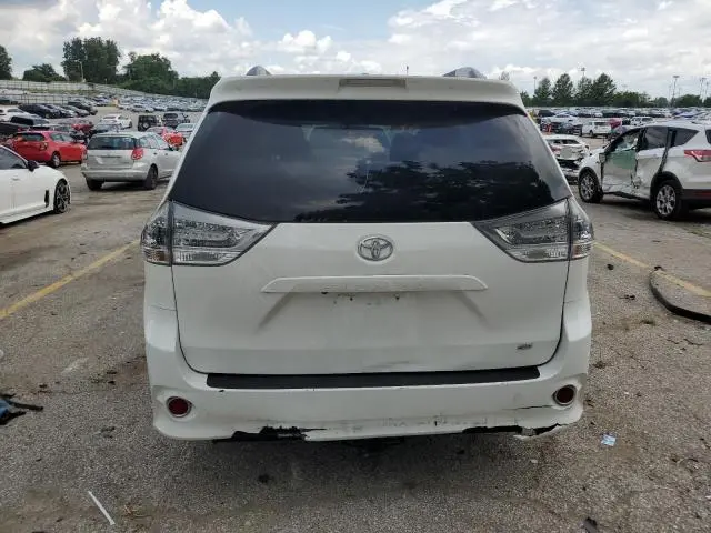 2017 TOYOTA SIENNA SE  