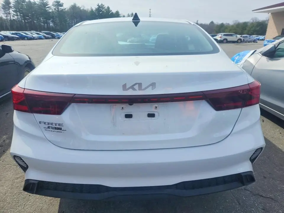 2024 KIA FORTE LXS  