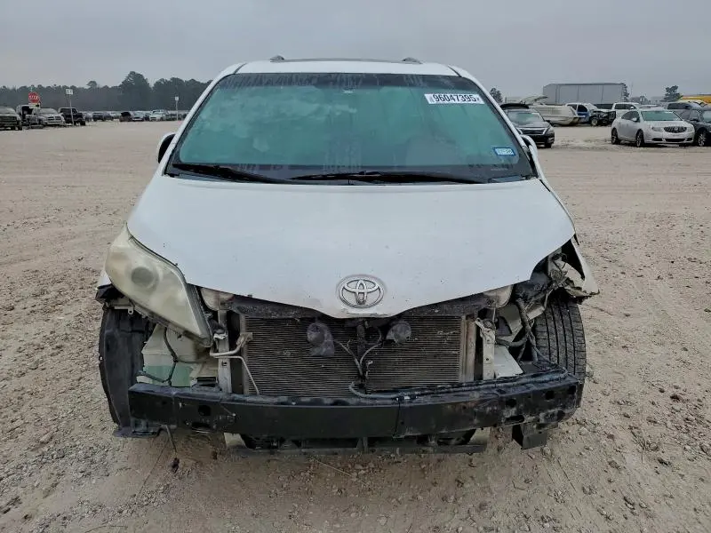 2015 TOYOTA SIENNA XLE  