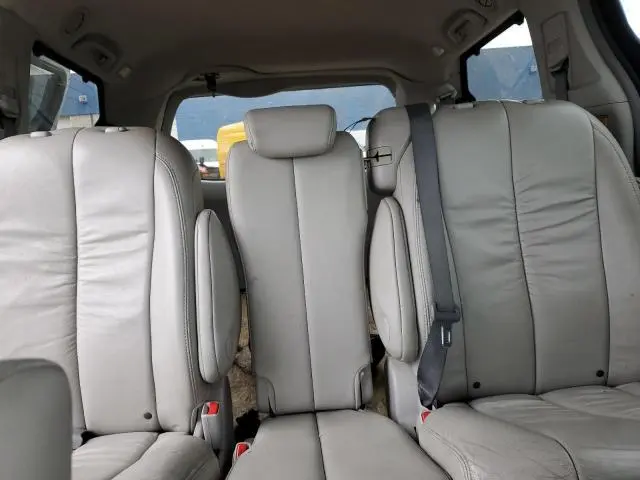 2011 TOYOTA SIENNA XLE  