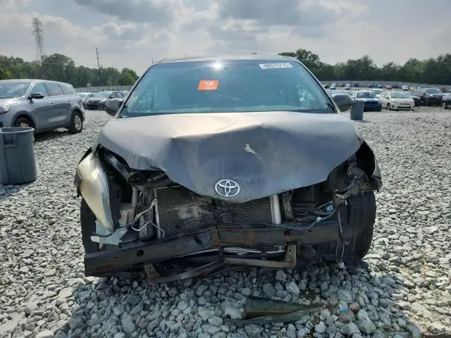2013 TOYOTA SIENNA LE  