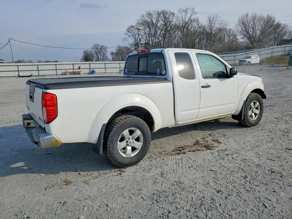 2011 NISSAN FRONTIER SV V6  
