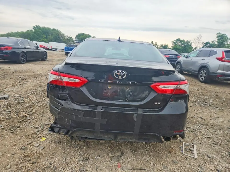 2019 TOYOTA CAMRY SE  