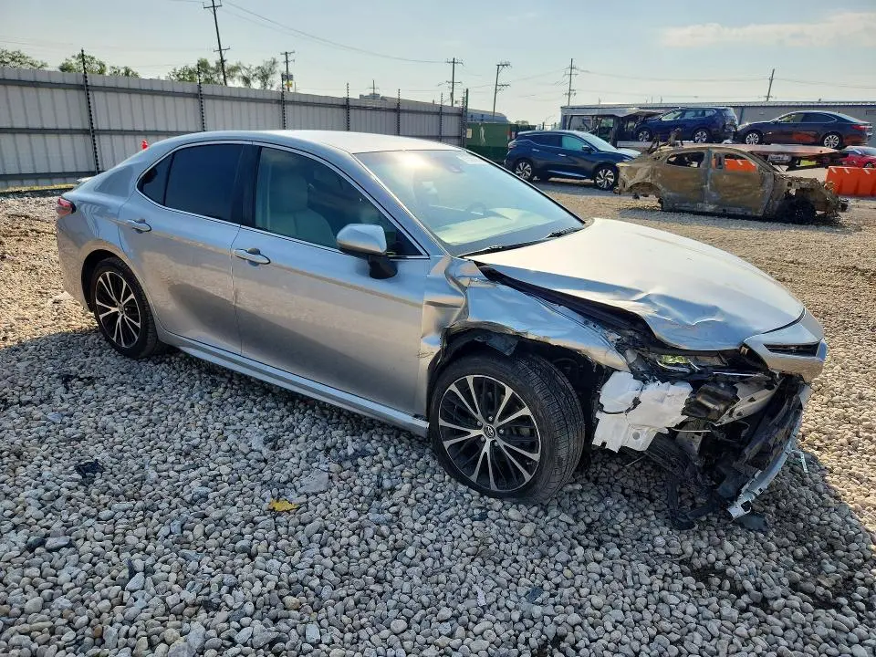 2018 TOYOTA CAMRY SE  