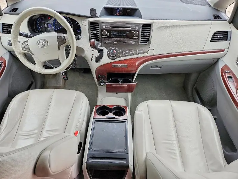 2013 TOYOTA SIENNA XLE 8-PASSENGER  